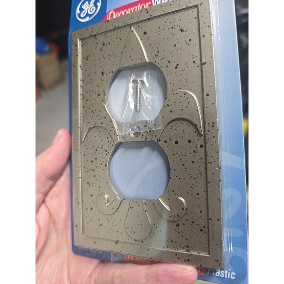 GE Decorator Outlet Wall Plates Fleur de Lis Pattern Lot Of 5 #GE8501-FDLD1D - Picture 3 of 5